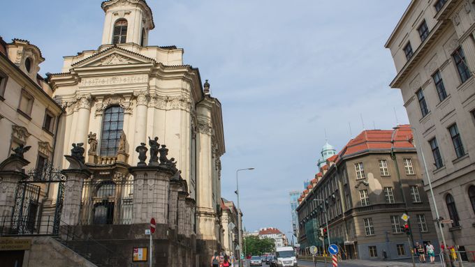Národní památník hrdinů heydrichiády v Resslově ulici v Praze.