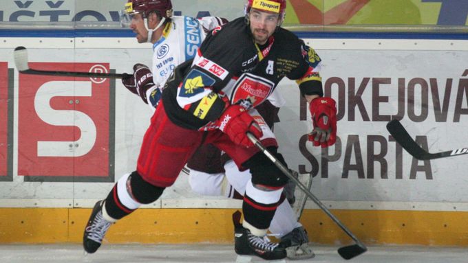 V Hradci Králové se letos hraje hokej také kvůli pivnímu sporu. Žádný takový už letos extralize nehrozí.