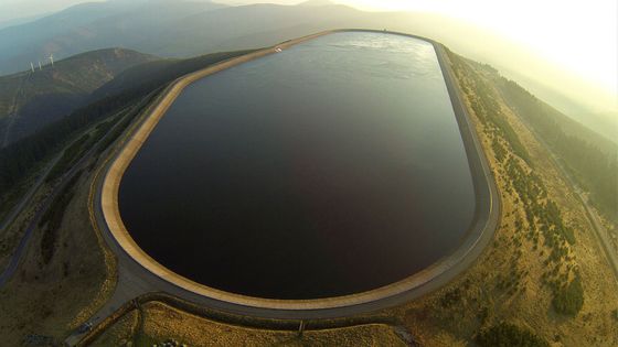 Dřív kritizovaná, dnes oblíbená. Nahlédněte do útrob unikátní elektrárny na vrchu hory