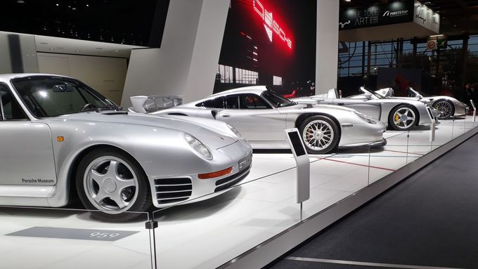 Geneze hypersportovních Porsche představuje to nejlepší z letošního pařížského autosalonu.