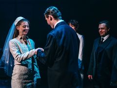 Z inscenace Hana v Divadle na Vinohradech.