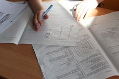 Středoškoláků ubývá, kraj sloučí 12 škol do šesti