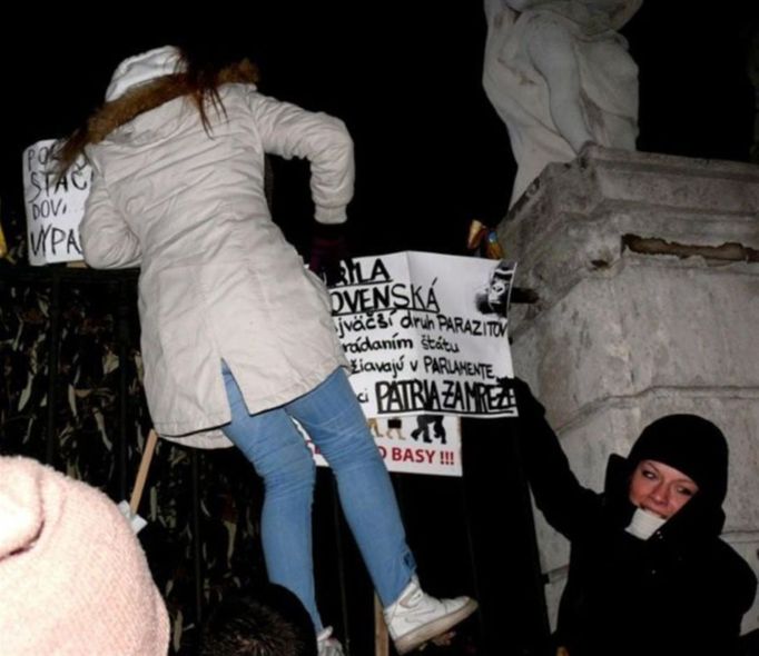 Demonstranti se Bratislavě střetli s policií 4