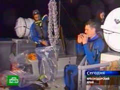 Záběry televize NTV ukazují záchranáře nedaleko města Soči.