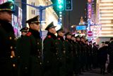 Policisté dohlíží na vítání nového roku v Šanghaji