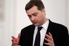 Putinův "šedý kardinál" skončil. Surkov pomáhal upevnit moc a staral se o Ukrajinu