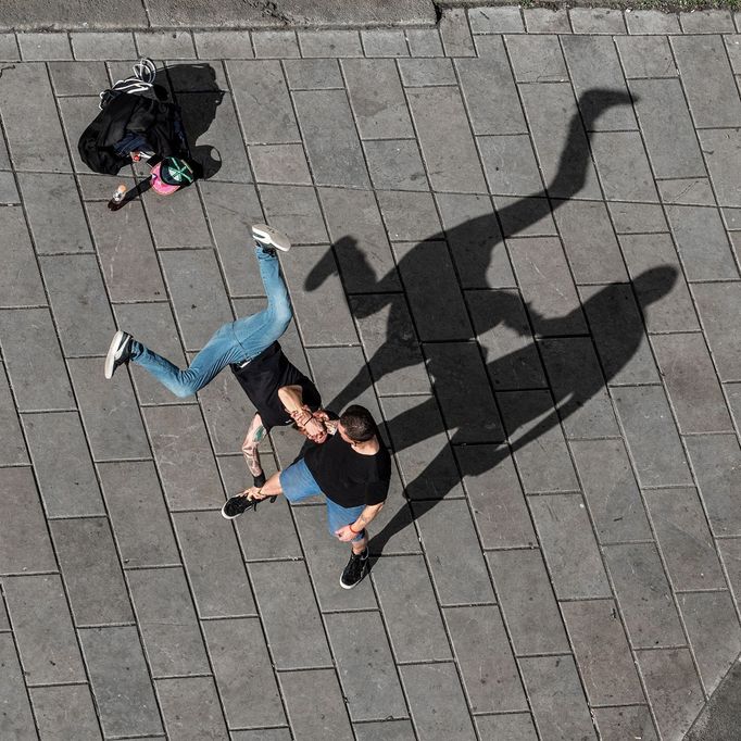 Průřez tvorbou fotografa a editora Aktuálně.cz Tomáše Vocelky za rok 2018.