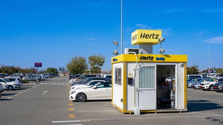 Nezájem a vysoké náklady. Půjčovna prodá 20 tisíc elektroaut, nahradí je spalovacími