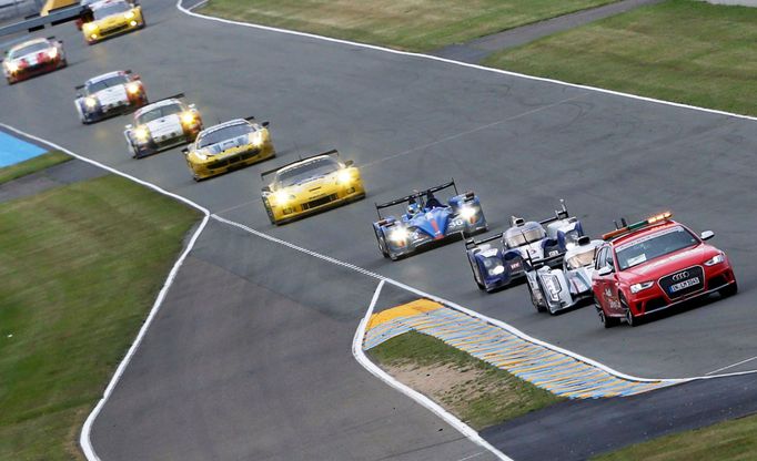 The safety car drives just ahead of the pack of competitors after a crash during the Le Mans 24-hour sportscar race in Le Mans, central France June 23, 2013. REUTERS/Regi