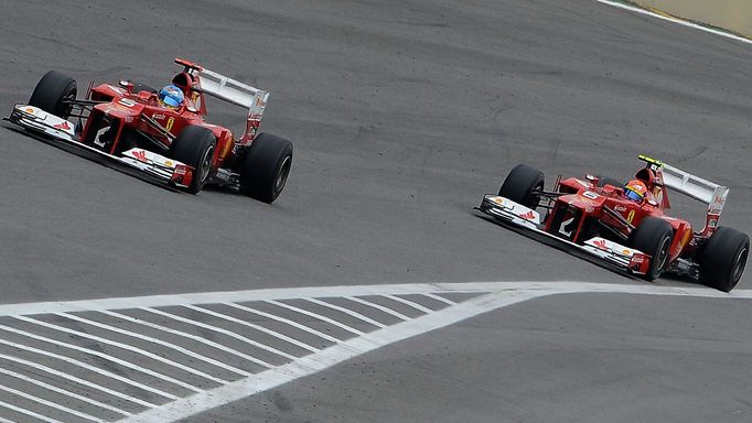 Fernando Alonso a Felipe Massa jeli v Brazílii takticky na jedničku.