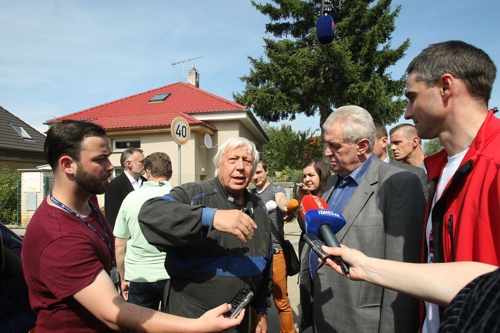 Prezident navštívil Lahovičky postižené povodní