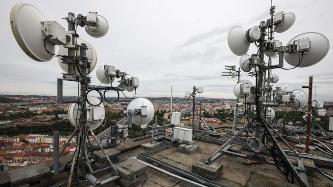 Třikrát a dost. Česko zatím neumí rozhýbat stojaté telekomunikační vody a všichni tak platíme za data mnohem víc, než bychom museli.