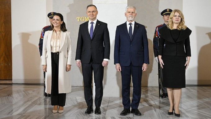Summit prezidentů zemí Visegrádské skupiny 22. listopadu 2023 na Pražském hradě. Zleva Katalin Nováková, Andrzej Duda, Petr Pavel a Zuzana Čaputová.