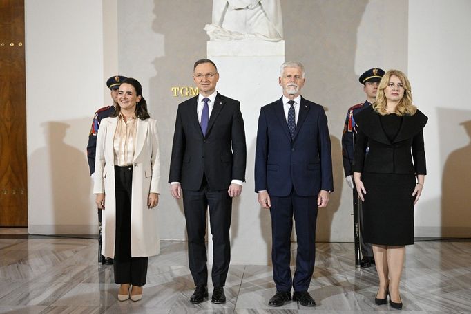 Summit prezidentů zemí Visegrádské skupiny 22. listopadu 2023 na Pražském hradě. Zleva Katalin Nováková, Andrzej Duda, Petr Pavel a Zuzana Čaputová.