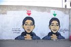 Haifa Subayová se street artu začala věnovat v době arabského jara v roce. Nejdřív se zapojila do dvou kampaní s dalšími umělci, v roce 2017 odstartovala svou vlastní, která se jmenovala Behind the Destruction. "Tou dobou už byla válka a mně došlo, že média se soustředí jen na politickou situaci, ale přitom největšími oběťmi konfliktu jsou ženy a děti," říká.