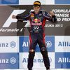 Sebastian Vettel se raduje z vítězství ve VC Japonska