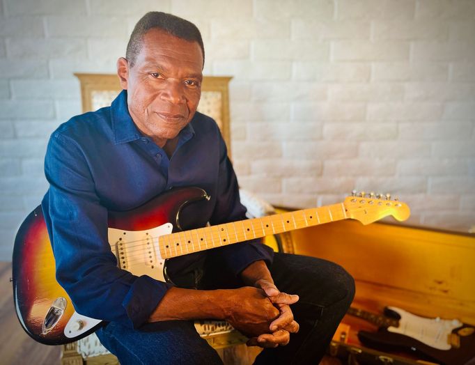 Kytarista a zpěvák Robert Cray.