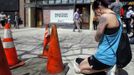 Hillary Branyik, 22, of Boston kneels at the site of the first explosion on Boylston Street after the street reopened to the public for the first time since the Boston Marathon bombings in Boston, Massachusetts April 24, 2013. U.S. officials say ethnic Chechen brothers, Tamerlan and Dzhokhar Tsarnaev, planted and detonated two pressure-cooker bombs near the finish line of the Boston Marathon on April 15, killing three people and injuring 264. Ten people lost limbs in the bombing. REUTERS/Jessica Rinaldi (UNITED STATES - Tags: CRIME LAW CIVIL UNREST) Published: Dub. 24, 2013, 5:48 odp.