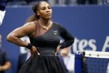 Domácí legenda Serena Williamsová nezvládla útok na svůj 24. grandslamový titul.