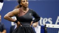 Domácí legenda Serena Williamsová nezvládla útok na svůj 24. grandslamový titul.