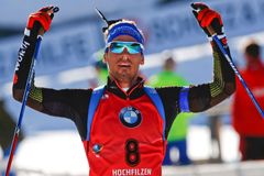 Poslední závod biatlonového MS opanoval Schempp, Češi byli až ve druhé desítce