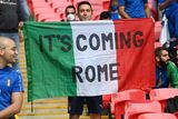 Nekonal se žádný návrat titulu podle hesla anglické reprezentantce "It's coming home", platilo italského "Jde to do Říma".