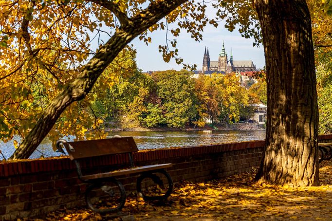 Krása podzimní Prahy na fotografiích Radoslava Vnenčáka