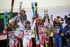 Švýcaři v soutěži družstev doplnili zlatou sbírku, českým lyžařům se na MS nedařilo