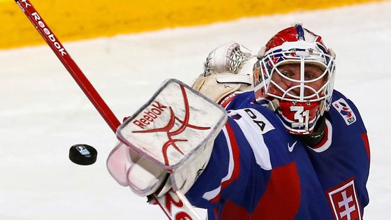 Rastislav Staňa patří k těm téměř dvěma desítkám gólmanů, kteří už ve Stockholmu a Helsinkách stáli v brankách svých týmů. Podívejte se do galerie na ty jejich nejlepší kousky.