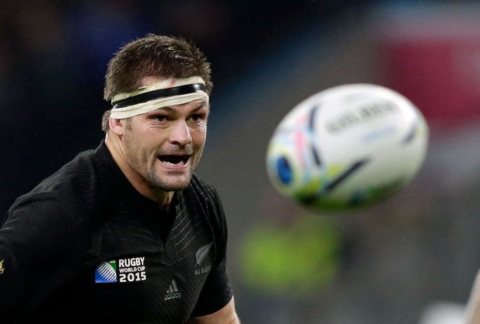 Richie McCaw of New Zealand eyes the ball during their Rugby World Cup semi-final against South Africa at Twickenham in London, Britain October 24, 2015. REUTERS/Henry Br