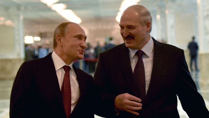 Vladimir Putin (vlevo) a Alexandr Lukašenko (Ilustrační foto).