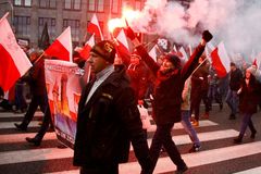Polsko slavilo svátek nezávislosti, v ulicích demonstrovaly desetitisíce lidí