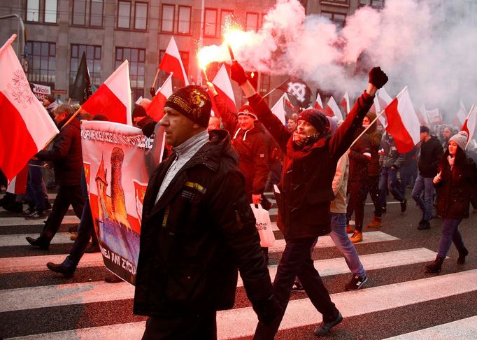 Demonstrace v Polsku během svátku nezávislosti 11. 11. 2016