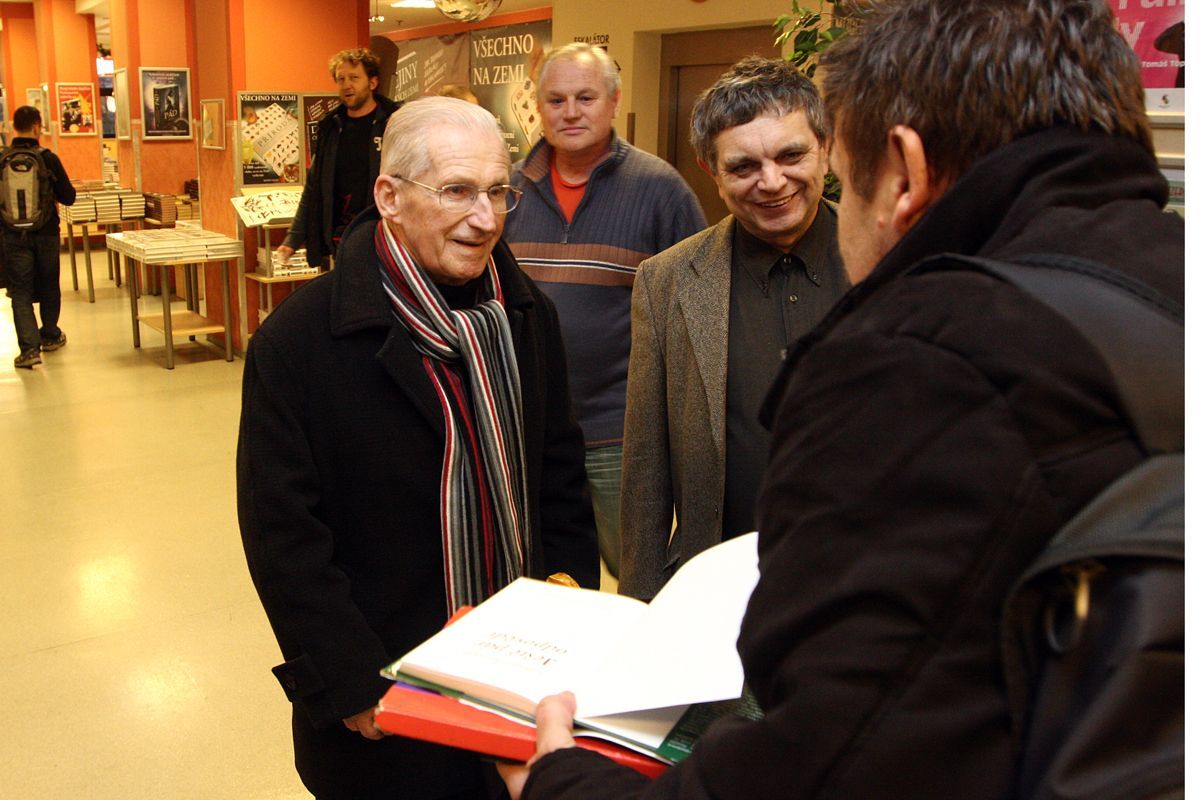 Autogramiáda Lubomíra Štrougala