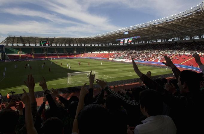 Terek Grozny fans support their team during a soccer match against Amkar Perm at the Akhmad Arena stadium in the Chechen capital Grozny April 27, 2013. The naming of two Chechens, Dzhokhar and Tamerlan Tsarnaev, as suspects in the Boston Marathon bombings has put Chechnya - the former site of a bloody separatist insurgency - back on the world's front pages. Chechnya appears almost miraculously reborn. The streets have been rebuilt. Walls riddled with bullet holes are long gone. New high rise buildings soar into the sky. Spotless playgrounds are packed with children. A giant marble mosque glimmers in the night.Yet, scratch the surface and the miracle is less impressive than it seems. Behind closed doors, people speak of a warped and oppressive place, run by a Kremlin-imposed leader through fear. Picture taken April 27, 2013. REUTERS/Maxim Shemetov (Russia - Tags: SOCIETY POLITICS SPORT) ATTENTION EDITORS: PICTURE 23 OF 40 FOR PACKAGE 'INSIDE MODERN CHECHNYA'. SEARCH 'REBUILDING CHECHNYA' FOR ALL IMAGES Published: Kvě. 1, 2013, 8:03 dop.