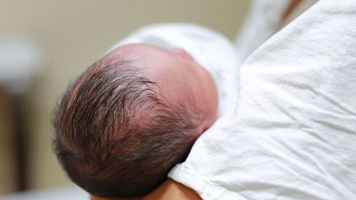 Norka po 60 letech zjistila, že jí po porodu vyměnili dceru. Úřady záměnu zatajily