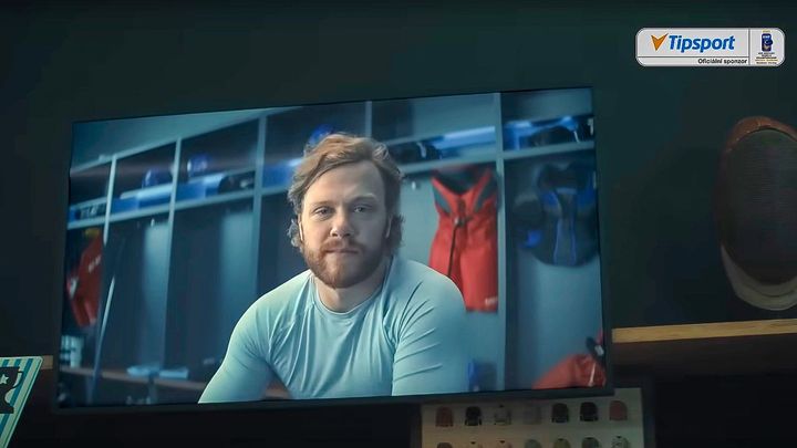 Sázení s Pastrňákem, pivo u hokeje? Politici řeší omezeni reklamy; Zdroj foto: youtube.com/@TipsportCZ