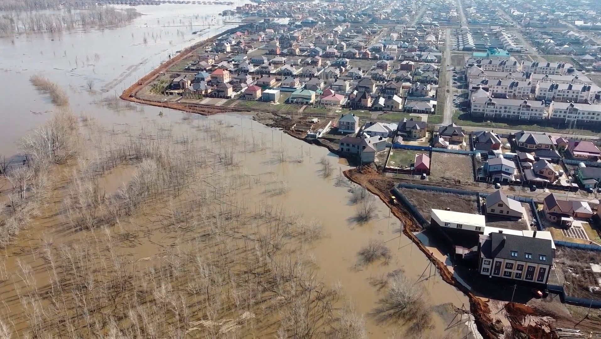 Orenburská oblast, povodně hráz, Rusko