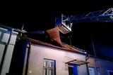 V Jihomoravském kraji vítr trhal střechy.