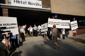 Minoritní akcionáři ArcelorMittal Ostrava protestovali