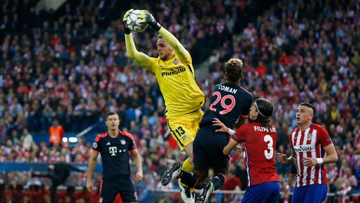 Bayern Munich's Kingsley Coman in action with Atletico Madrid's Jan Oblak