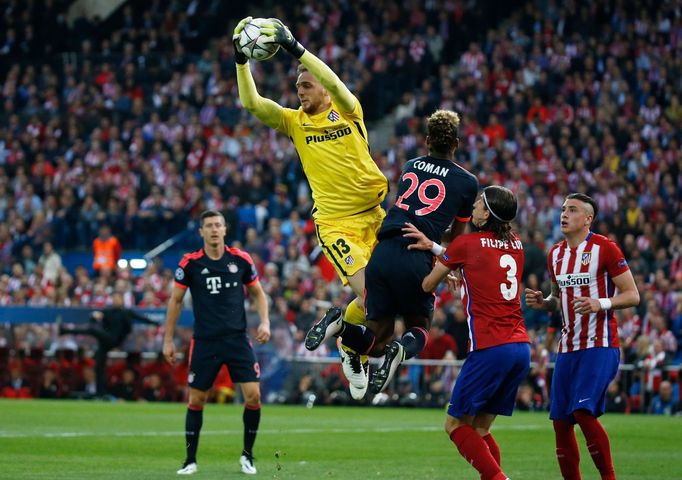 Bayern Munich's Kingsley Coman in action with Atletico Madrid's Jan Oblak