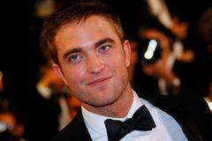 Herec Robert Pattinson se nakazil koronavirem, musel přerušit natáčení Batmana