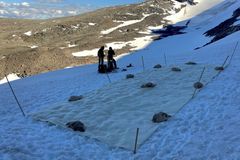 Švédský ledovec zachránil v létě před táním experiment s plachtou