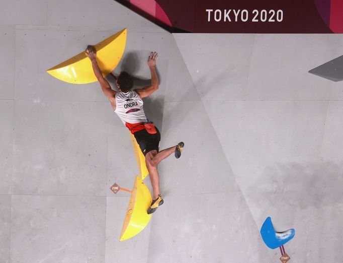 Sportovní lezec Adam Ondra ve finále na OH 2020