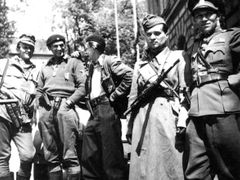 Jednotka Srp a kladivo. Jedna z prvních partyzánských jednotek v českých zemích vytvořených na jaře 1943 na Příbramsku a Dobříšsku.