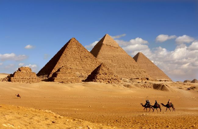 15) Pyramidy v Gíze, Káhira