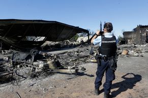 Obrazem: Požáry sužují jih Francie, oheň řádí i nedaleko letoviska Saint-Tropez
