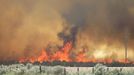 A wall of fire makes it way down a hillside at the Wood Hollow Fire north of Fairview, Utah, June 26, 2012. The fire which started over the weekend has burned dozens of structures and caused the evacuation of several small towns. REUTERS/George Frey (UNITED STATES - Tags: ENVIRONMENT DISASTER) Published: Čer. 26, 2012, 10:47 odp.