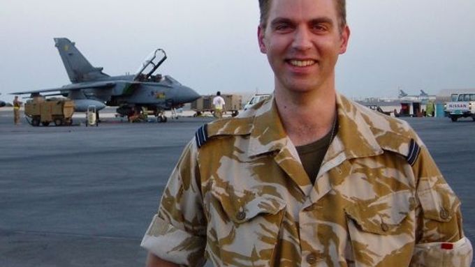 Poručík britského letectva Malcolm Kendall-Smith, občan Velké Británie a Nového Zélandu. Odmítl jít bojovat v Iráku po boku USA, které přirovnal k hitlerovskému Německu